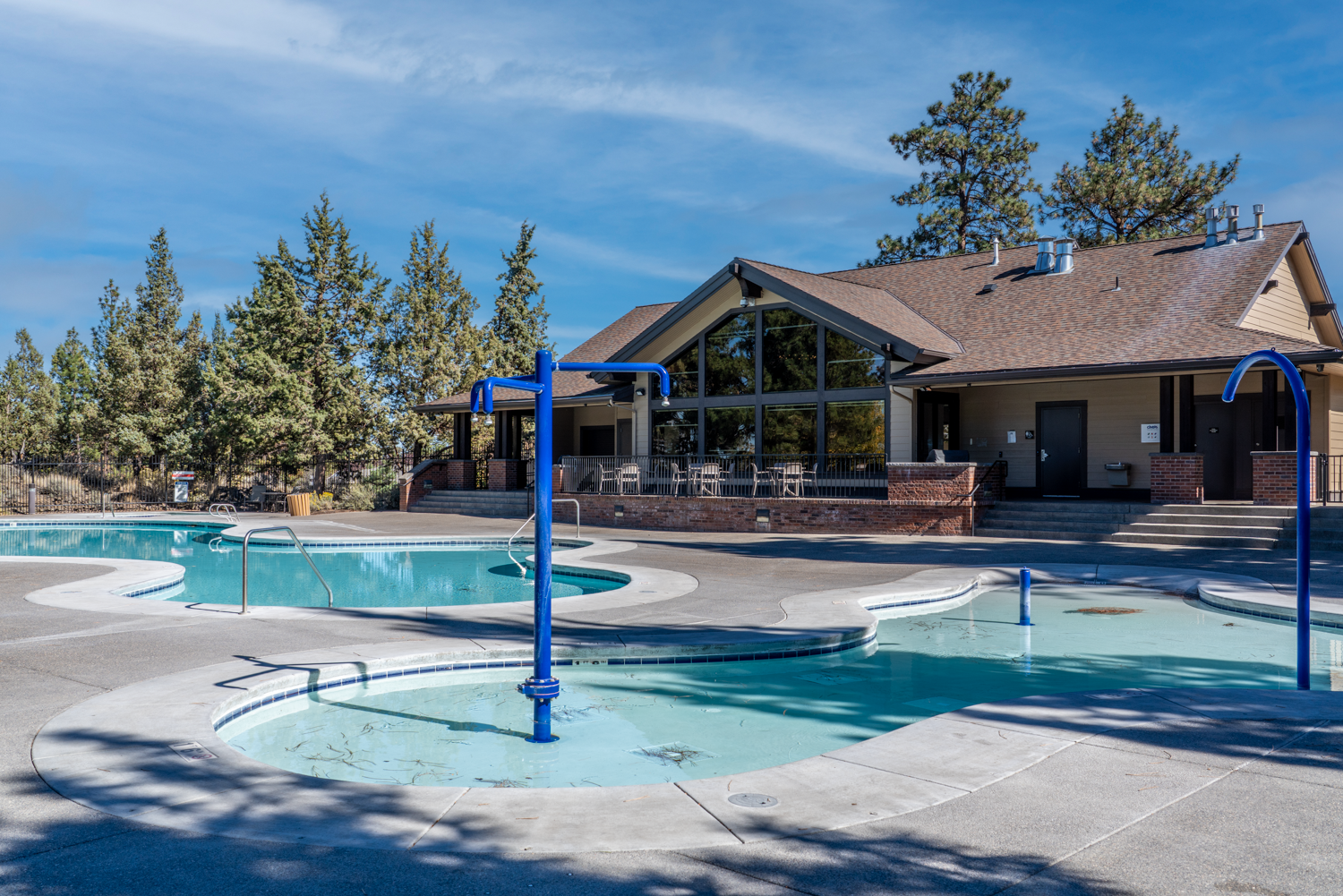 Community swimming pool and recreation facilities at The Bridges at Shadow Glen in Bend, Oregon